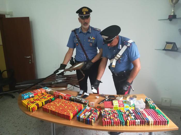 Armi e cocaina in casa, arrestata 42enne