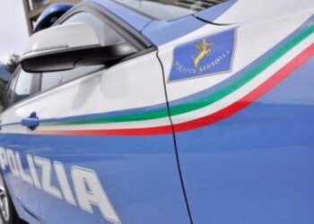 Auto contro guardrail su A2,morto 20enne