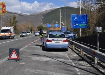 Causa incidente sotto effetto droga, denunciato
