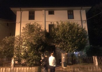 Donna morta ad Arezzo, era legata al letto
