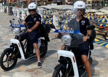 Due scooter elettrici per vigili Andora