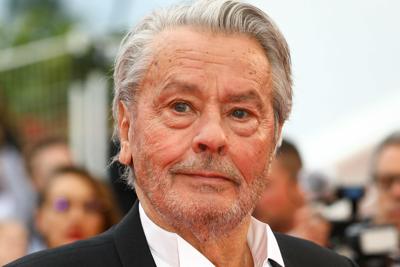 Il figlio di Delon pubblica la sua foto: “Papà sta meglio”
 