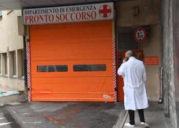 In bici contro muro, grave 12enne