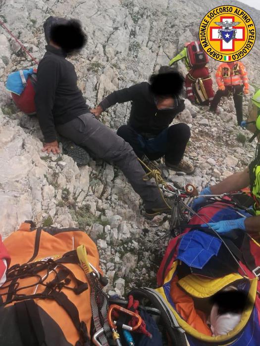 Incidenti di montagna: scivola per 80 metri, grave donna