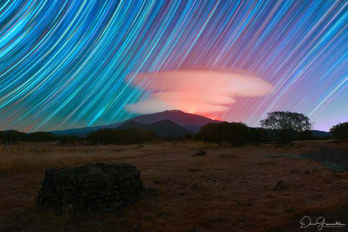 La Nasa stregata dalle nubi fantastiche sull’Etna