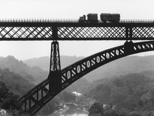 Gianni Berengo Gardin, Ponte di Paderno d’Adda, 1985. Archivio storico fotografico Aem, Fondazione Aem-Gruppo A2A, Milano