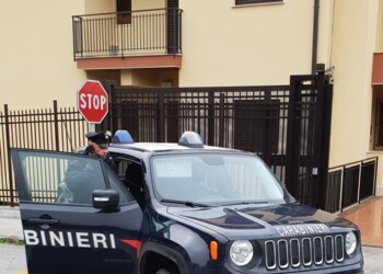 Lite tra vicini, spara e ferisce coppia