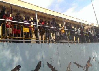Migranti: 100 scavalcano muro a Ceuta