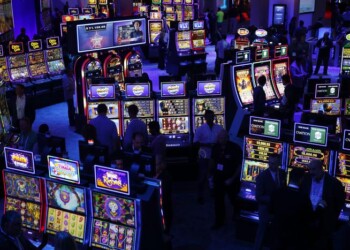 Moglie lascia ludopatico, lui la minaccia