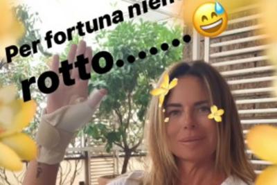 Niente di rotto, incidente domestico per Paola Perego