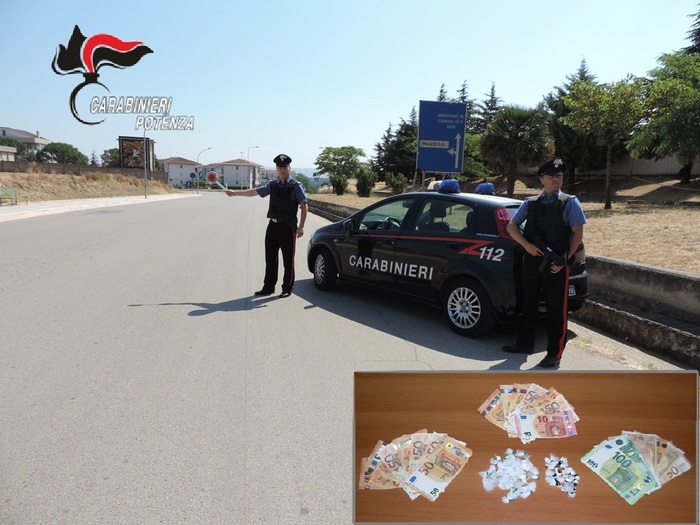 Palazzo: scappa ai Carabinieri,arrestato