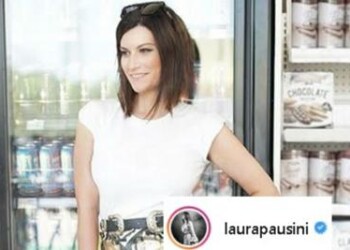 Pausini pubblica foto al supermercato e fa il pieno di like 