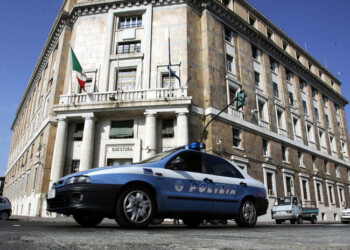 Pesta figlia che lo ospita a domiciliari