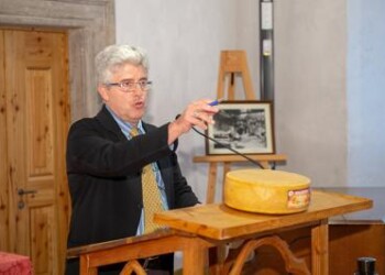 Pregiati formaggi all’asta: ‘Così aiutiamo l’economia locale’  