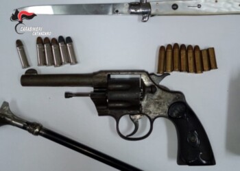Revolver e munizioni in casa, un arresto