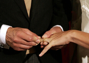 Rinunciano bomboniere,donazione ospedale