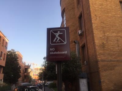 Roma: Sapienza, no agli skate sì alle auto. E la plastica c'è ancora