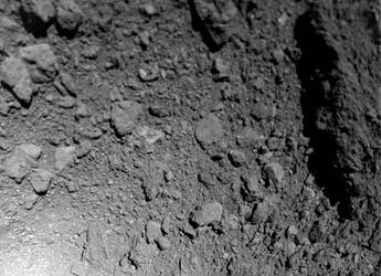 Ryugu l’asteroide ‘pulito’, non c’è polvere sulla superficie – VIDEO