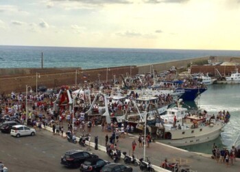 S.Basso, processione pescherecci in mare
