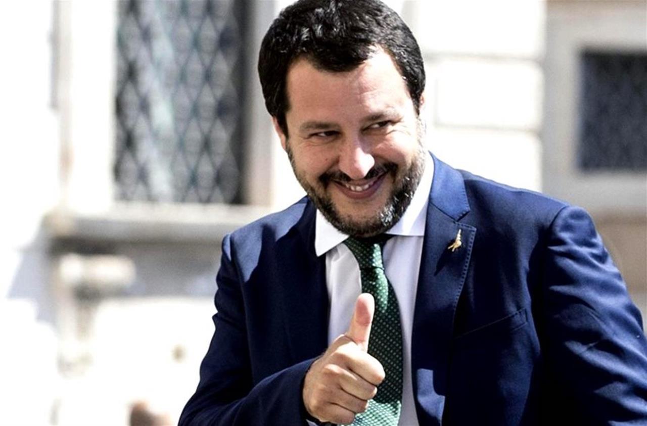 Salvini, la pacchia è finita davvero. Ora la Lega crolla anche nei sondaggi