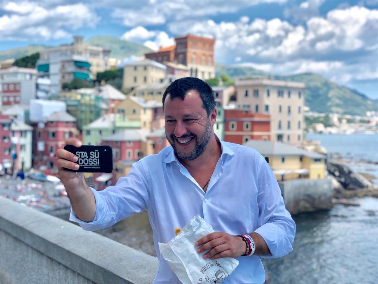 Salvini, non ci freghi più: alziamoci e andiamocene da Viminale Beach