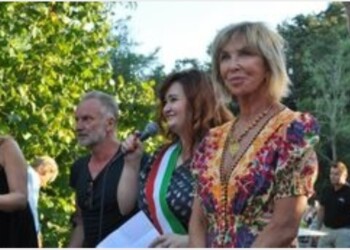 Sting cittadino onorario paese toscano