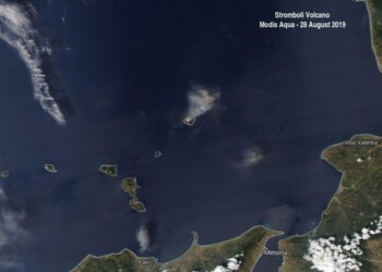 Stromboli, l’eruzione vista dallo spazio