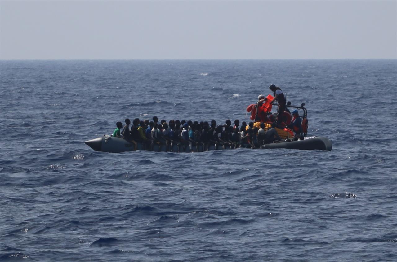Migranti: sbarchi a Lampedusa