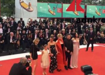 Venezia 76, Deneuve e Binoche regine del red carpet  