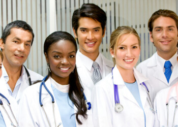 Prove di ammissione per 70mila aspiranti medici : passa un candidato su sei.Le Regioni cercano rimedi alla carenza di camici bianchi