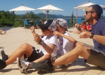 Apprendere le lingue attraverso il movimento:La relazione tra movimento e sviluppo cognitivo