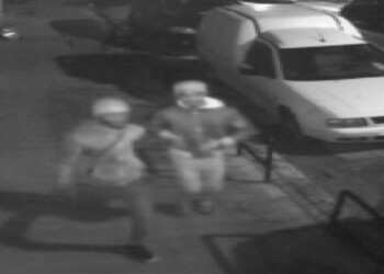 Aggredito e rapinato, due arresti