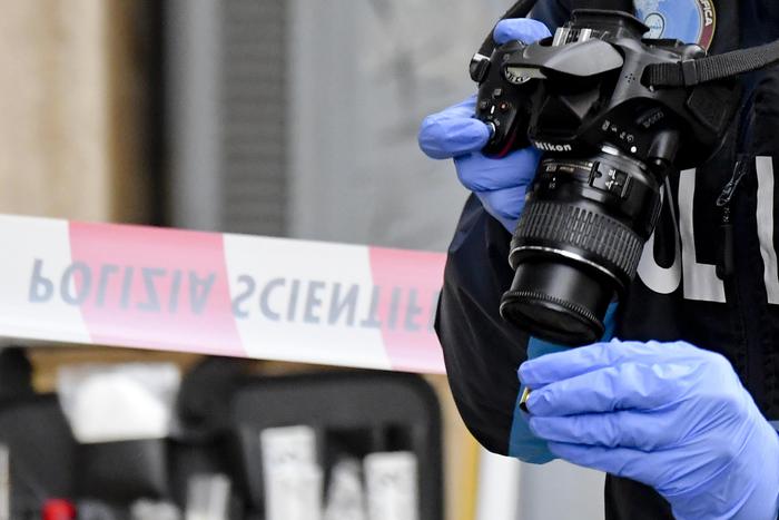 Agguato con mitra, ferito giovane