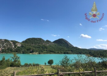 Alla deriva su materassino, salvato