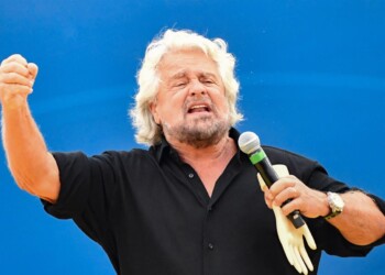 Beppe Grillo è vivo, voi siete morti