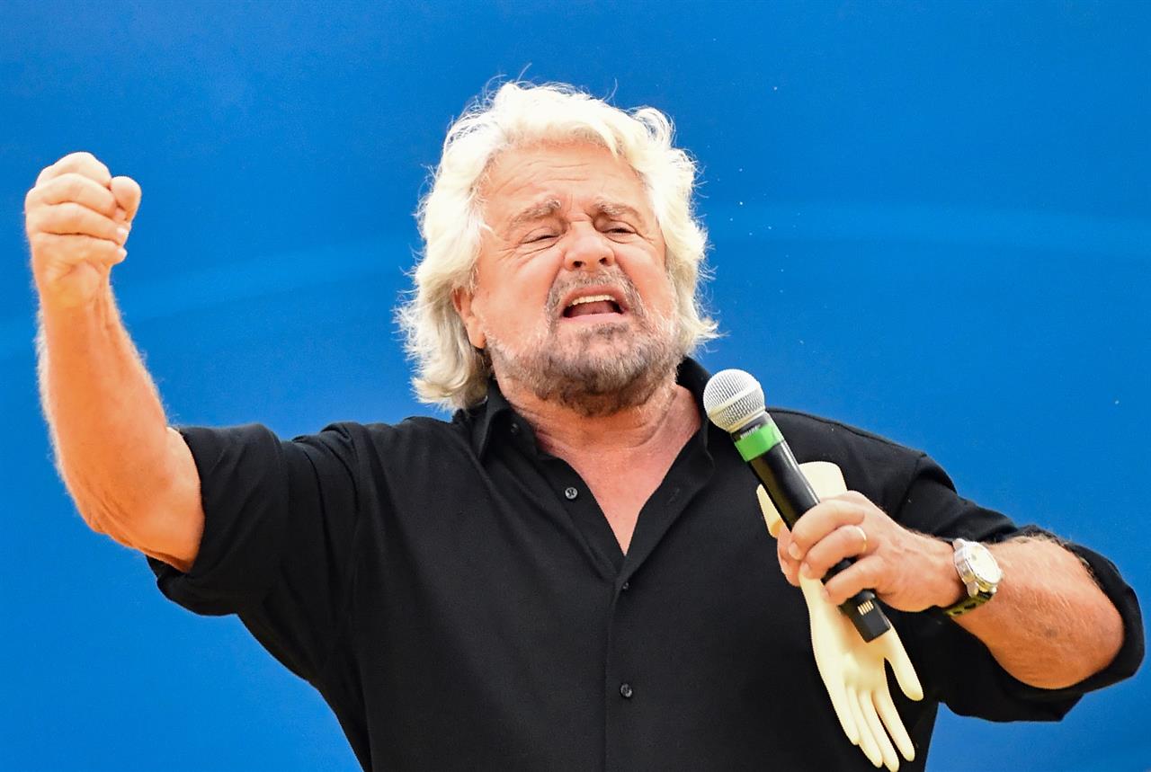 Beppe Grillo è vivo, voi siete morti