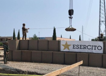 Bomba Battipaglia, iniziata evacuazione