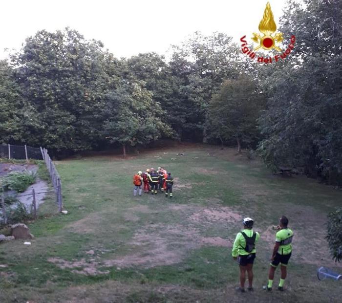 Ciclista cade in zona impervia, soccorso