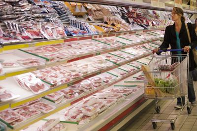 Clima: il peso del cibo, 100 gr proteine animali emettono oltre 100 kg CO2  