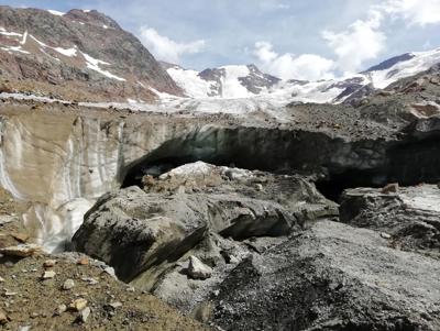 Ghiacciai più fragili e neri, colpa del riscaldamento climatico