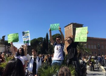 Clima: un giovane su 2 si aspetta che i politici ‘scendano in piazza’ 