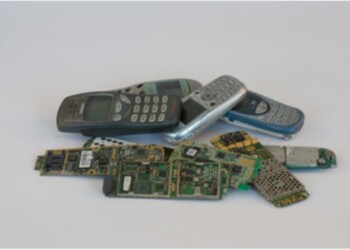 CO2 in calo con smartphone più longevi