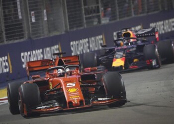 Doppietta Ferrari Singapore, vince Vettel
