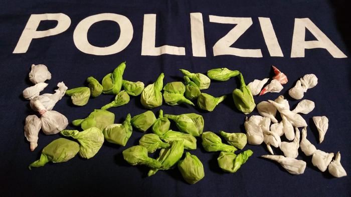 Droga: polizia in B&B, arrestata donna