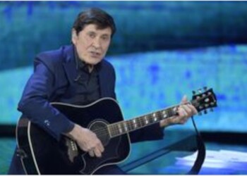 Gianni Morandi in giallo-rosso su Fb