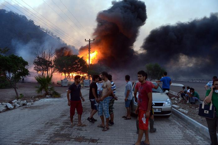 Incendio in ospedale, morti otto neonati