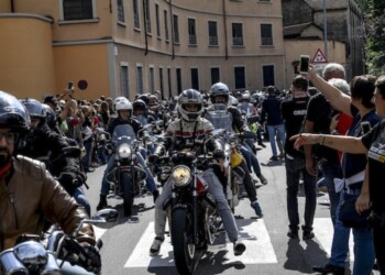 Invasione di motociclisti al Moto Guzzi Open House