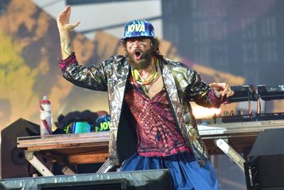 Jovanotti, un dio Maori per festeggiare il tour