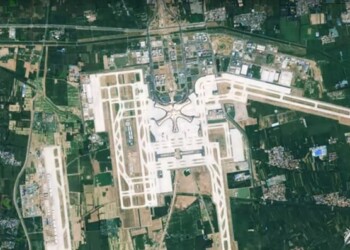 La costruzione del maxi aeroporto cinese vista dallo spazio – VIDEO