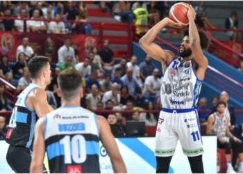 La Dinamo parte lenta ma arriva benissimo: Vanoli Cremona battuta ed è finale di Supercoppa